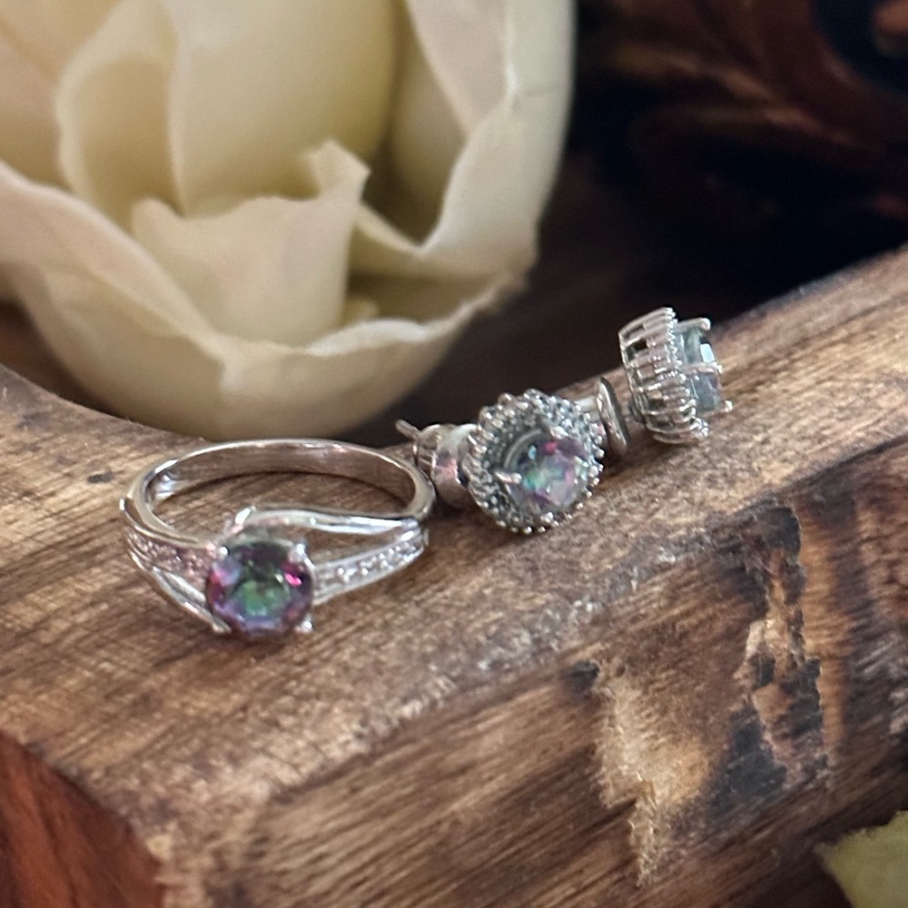 Jewelry Set - Picture 1 of 3